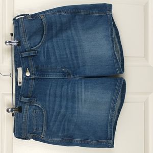 Levi's women's high rise medium wash stretch midi jean shorts 14